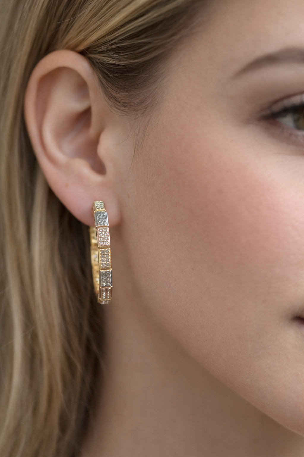 EYX 4273 - 5.73 Xuping Gold Hoop Earrings – Sparkling Crystal Huggie Set